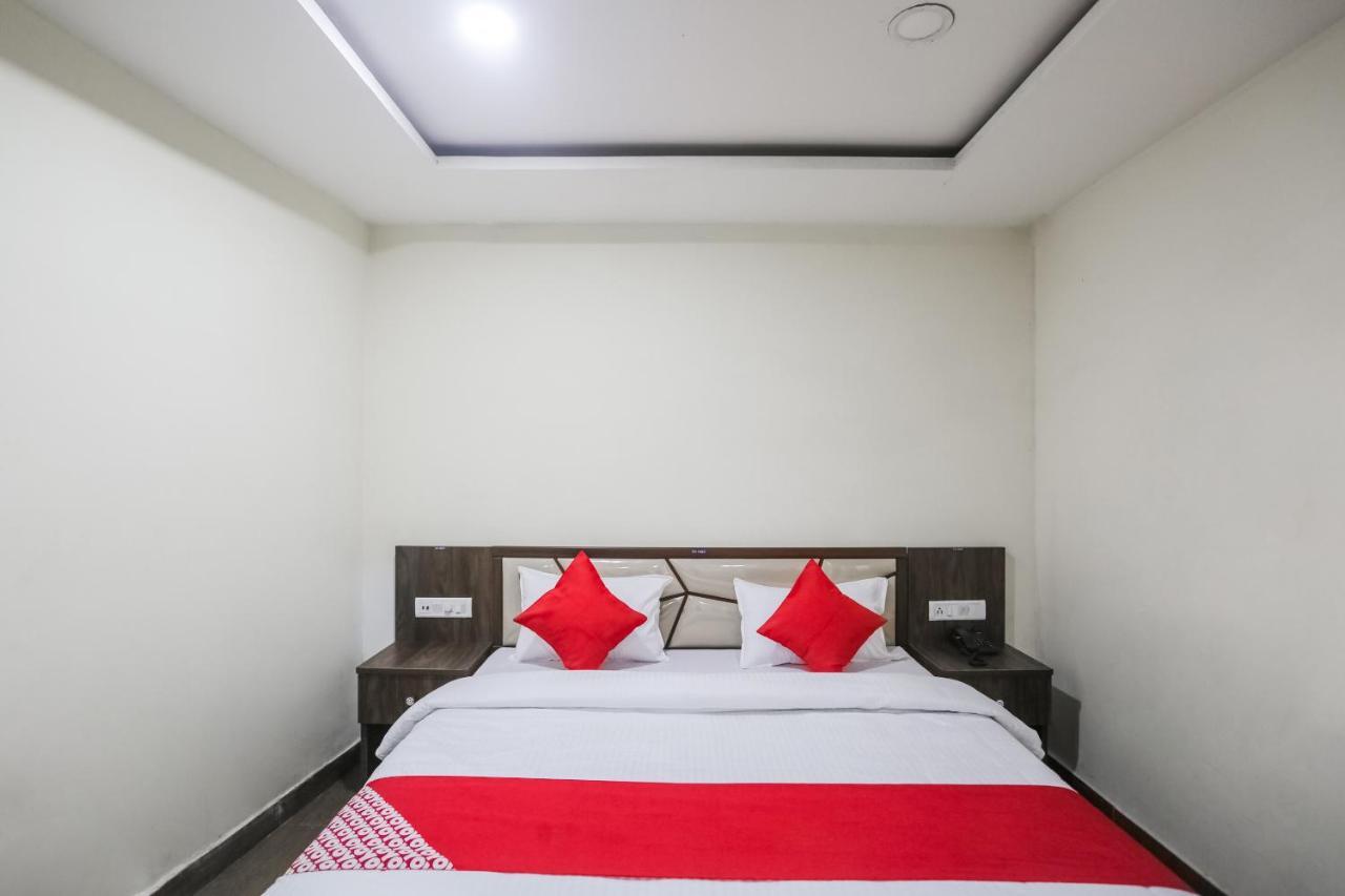 Oyo 63134 Hotel Red Queen Raigarh Room photo